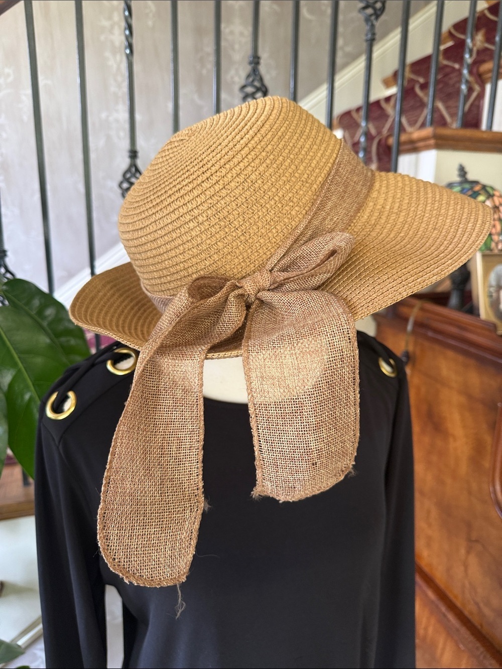 SUMMER WIDE BRIM ladies hat with bow, NWOT tan